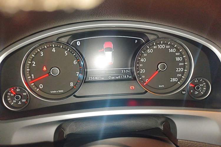 Used Volkswagen Touareg 2011 3.0 TSI Comfort Version Instrument Cluster