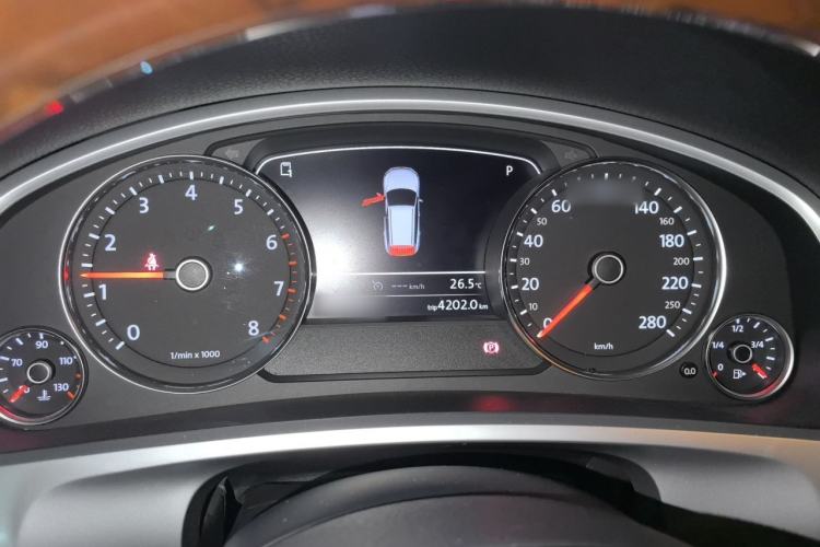 Used Volkswagen Touareg 2011 3.0 TSI Comfort Version Instrument Cluster