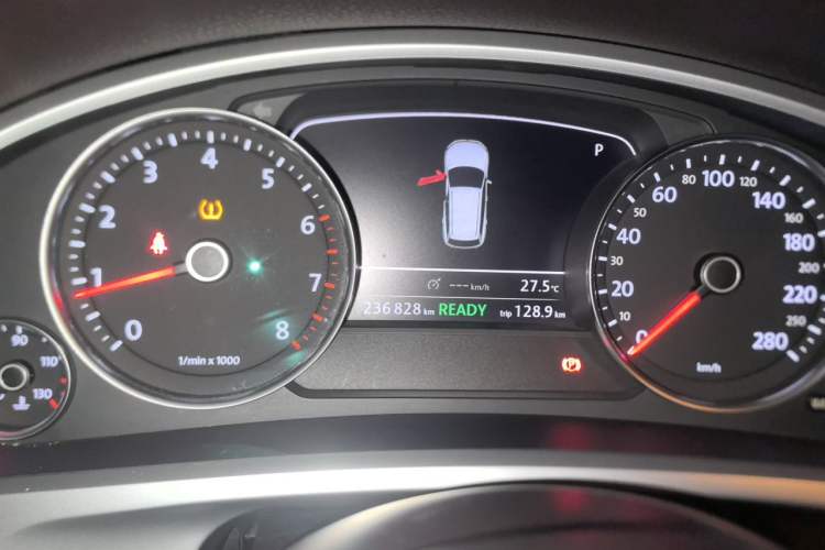 Used Volkswagen Touareg 2011 3.0 TSI Hybrid Instrument Cluster