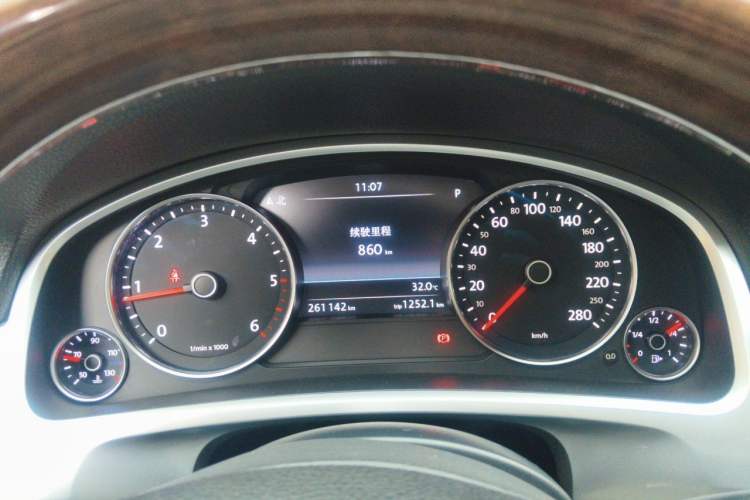 Used Volkswagen Touareg 2011 3.0 TDI Diesel Comfort Version Instrument Cluster