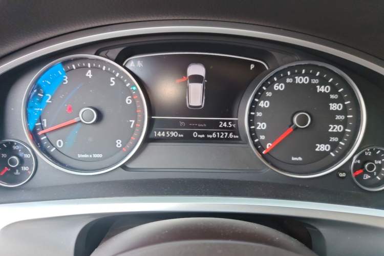 Used Volkswagen Touareg 2011 3.0 TSI Comfort Version Instrument Cluster