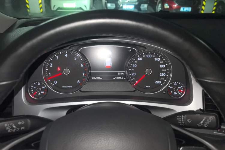 Used Volkswagen Touareg 2011 3.0 TSI Standard Version Instrument Cluster