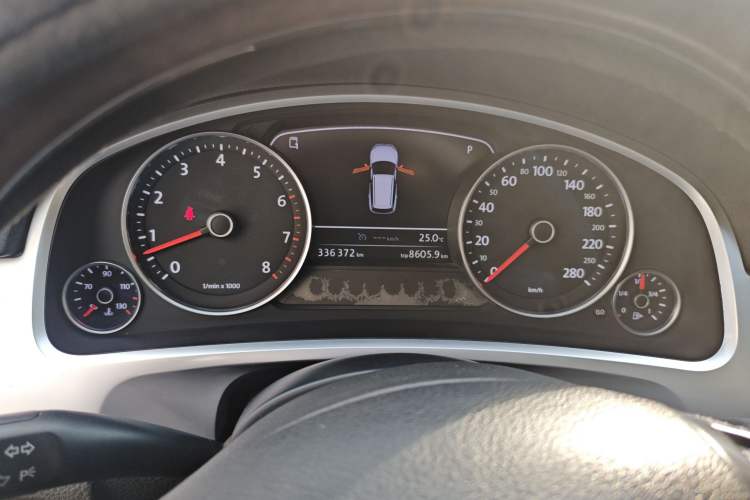 Used Volkswagen Touareg 2011 3.0 TSI Comfort Version Instrument Cluster