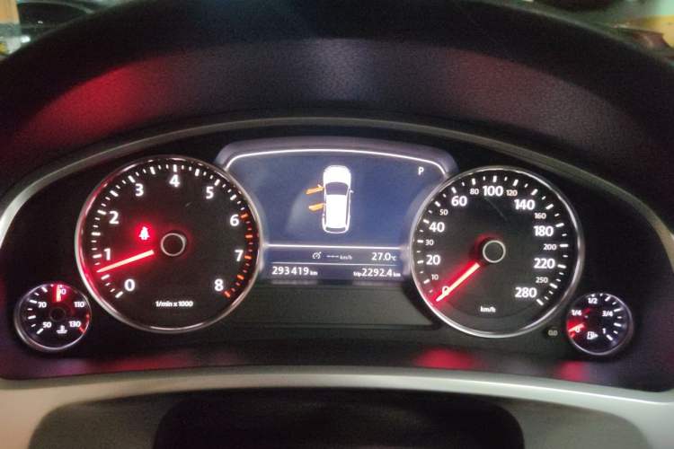 Used Volkswagen Touareg 2011 3.0 TSI High-End Version Instrument Cluster