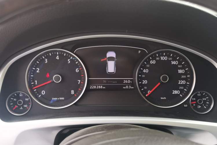 Used Volkswagen Touareg 2011 3.0 TSI Comfort Version Instrument Cluster
