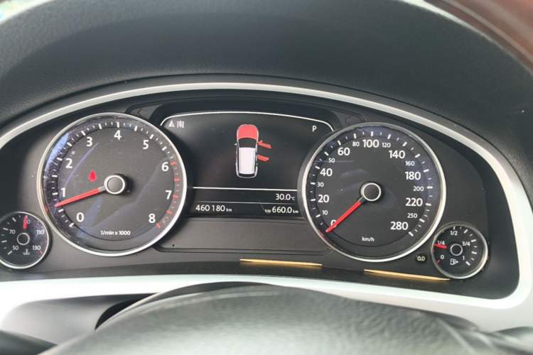 Used Volkswagen Touareg 2011 3.0 TSI Comfort Version Instrument Cluster