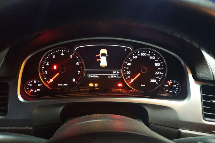 Used Volkswagen Touareg 2011 3.0 TSI Standard Version Instrument Cluster