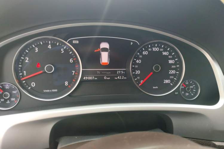 Used Volkswagen Touareg 2011 3.0 TSI Comfort Version Instrument Cluster