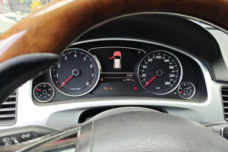 Used Volkswagen Touareg 2011 3.0 TSI High-End Version Instrument Cluster