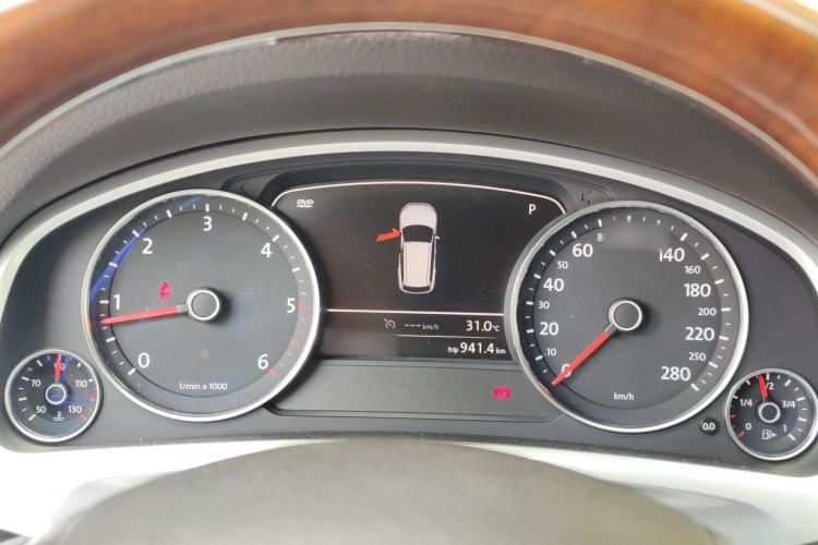 Used Volkswagen Touareg 2011 3.0 TDI Diesel Comfort Version Instrument Cluster