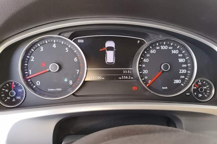 Used Volkswagen Touareg 2011 3.0 TSI Standard Version Instrument Cluster