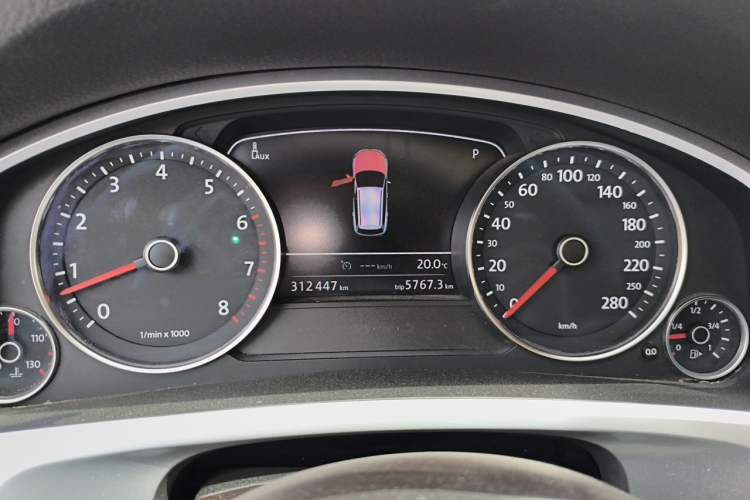 Used Volkswagen Touareg 2011 3.0 TSI Standard Version Instrument Cluster