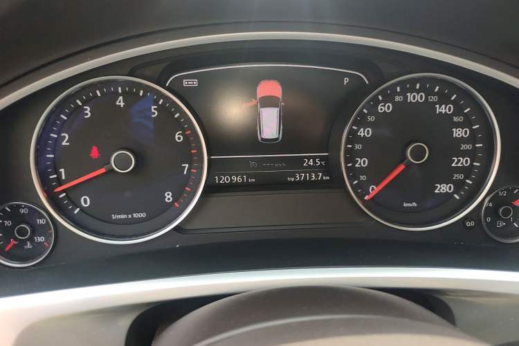 Used Volkswagen Touareg 2011 3.0 TSI Standard Version Instrument Cluster