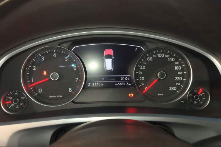 Used Volkswagen Touareg 2011 3.0 TSI High-End Version Instrument Cluster