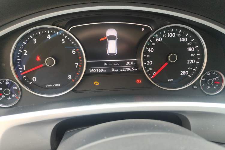 Used Volkswagen Touareg 2011 3.0 TSI High-End Version Instrument Cluster