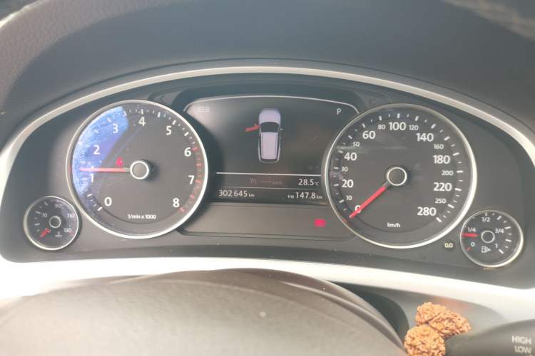 Used Volkswagen Touareg 2011 3.0 TSI Standard Version Instrument Cluster