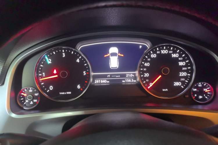 Used Volkswagen Touareg 2011 3.0 TDI Diesel Standard Version Instrument Cluster