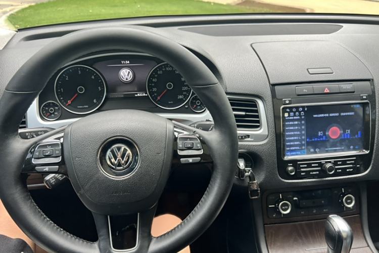 Used Volkswagen Touareg 2011 3.0 TDI Diesel Standard Version Interior 1