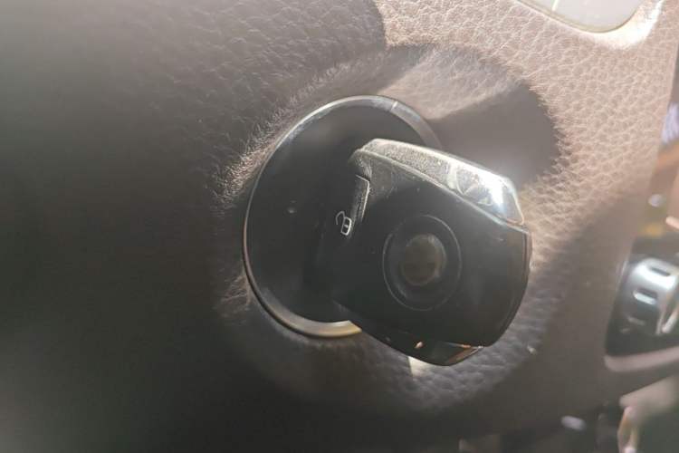 Used Volkswagen Touareg 2011 3.0 TDI Diesel Standard Version Interior 1