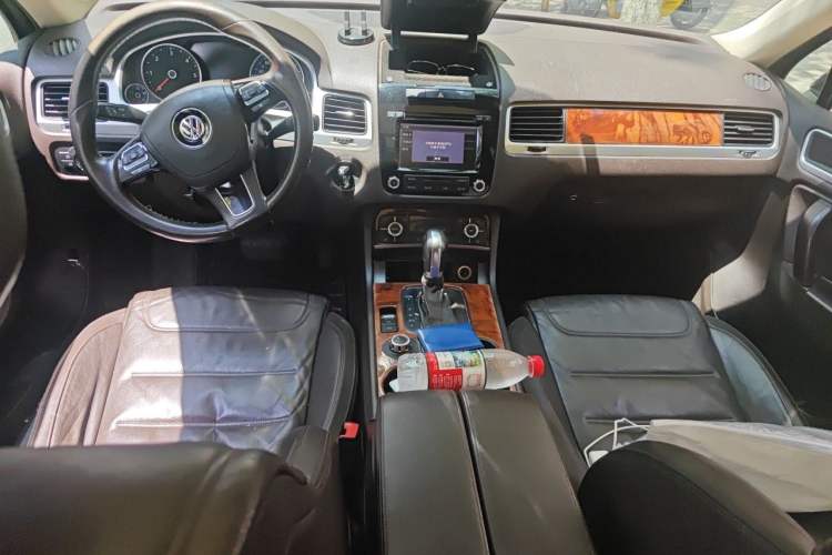 Used Volkswagen Touareg 2011 3.0 TDI Diesel Standard Version Interior 2