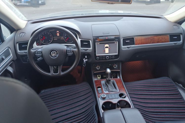 Used Volkswagen Touareg 2011 3.0 TSI Standard Version Interior 2