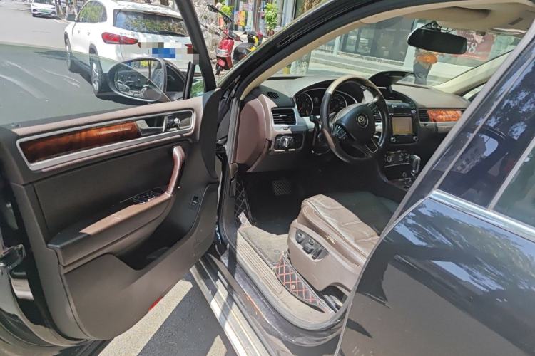 Used Volkswagen Touareg 2011 3.0 TDI Diesel Standard Version Interior 3