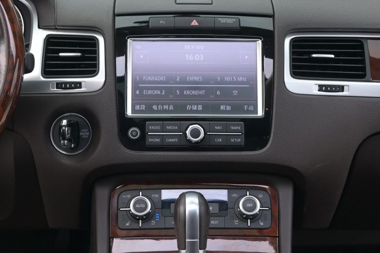 Used Volkswagen Touareg 2011 3.0 TSI Comfort Version Interior 3