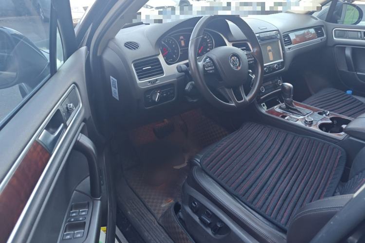 Used Volkswagen Touareg 2011 3.0 TSI Standard Version Interior 3