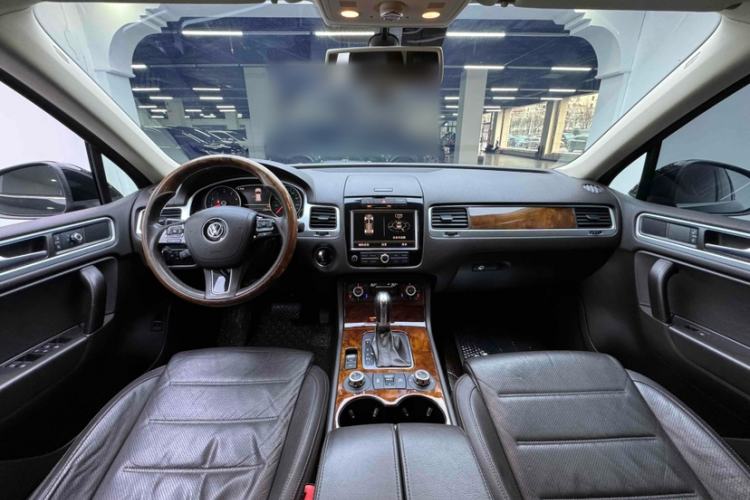 Used Volkswagen Touareg 2011 3.0 TSI Comfort Version Interior 3