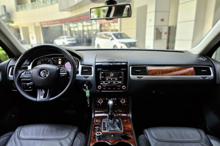 Used Volkswagen Touareg 2011 3.0 TSI Standard Version Interior 3