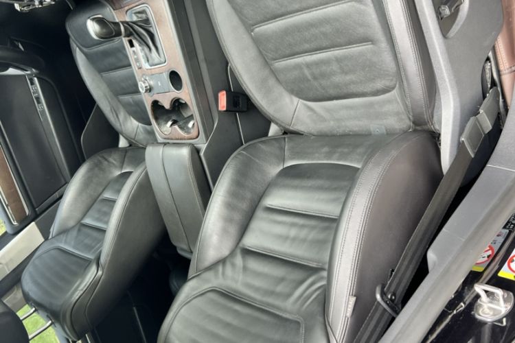 Used Volkswagen Touareg 2011 3.0 TDI Diesel Standard Version Interior 4
