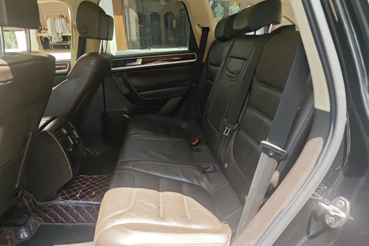 Used Volkswagen Touareg 2011 3.0 TDI Diesel Standard Version Interior 4