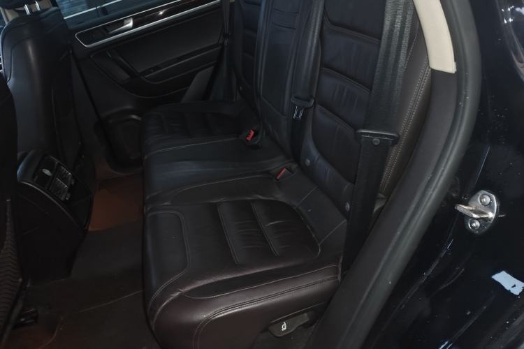 Used Volkswagen Touareg 2011 3.0 TSI Standard Version Interior 4