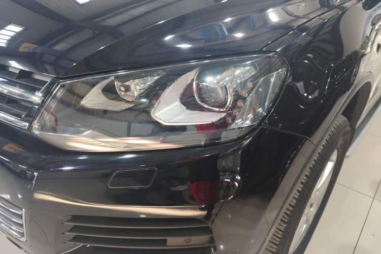 Used Volkswagen Touareg 2011 3.0 TSI Comfort Version Left Front Headlight