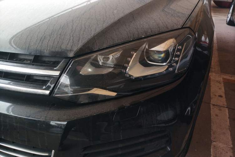 Used Volkswagen Touareg 2011 3.0 TSI Comfort Version Left Front Headlight