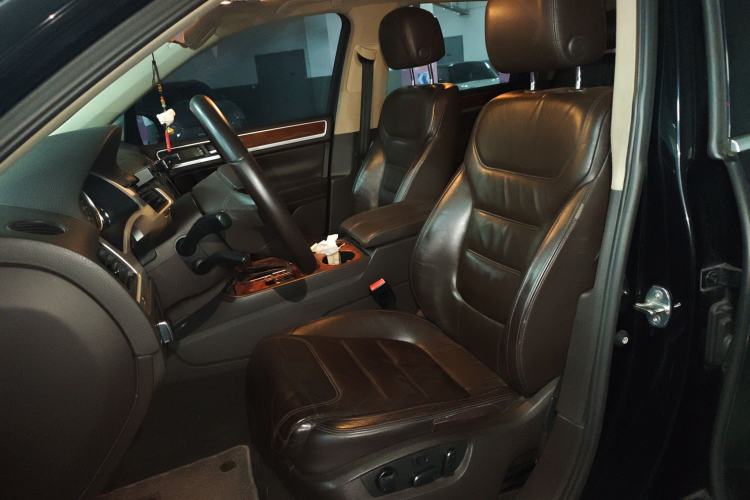 Used Volkswagen Touareg 2011 3.0 TSI Standard Version Left Front Seat