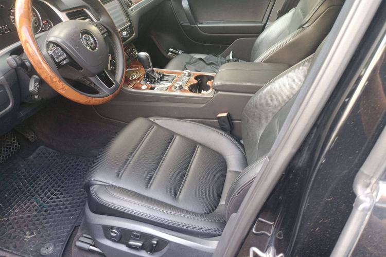 Used Volkswagen Touareg 2011 3.0 TDI Diesel Luxury Model Left Front Seat
