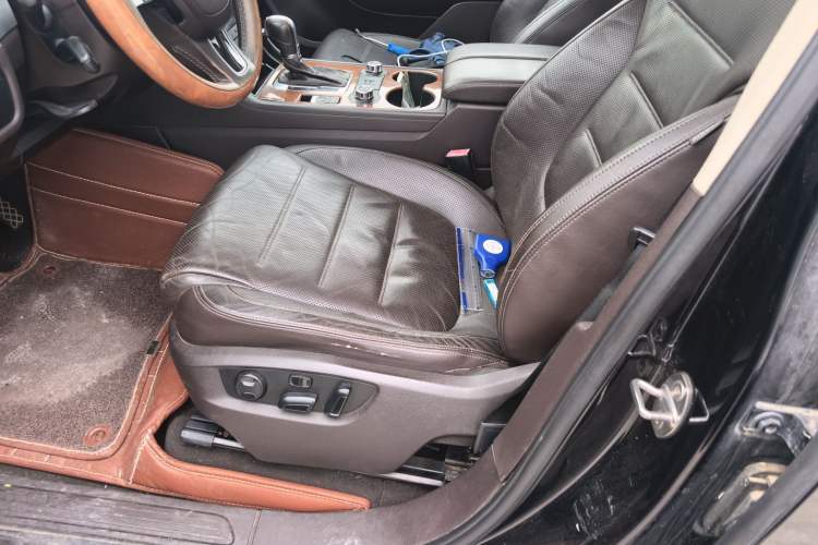 Used Volkswagen Touareg 2011 3.0 TSI Standard Version Left Front Seat