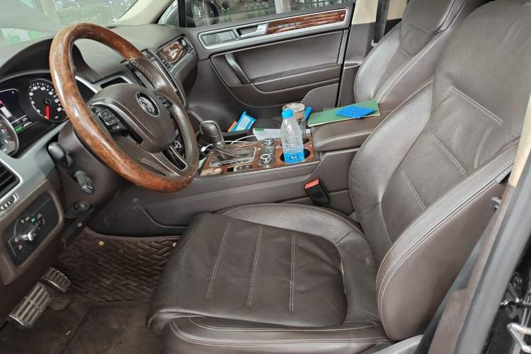 Used Volkswagen Touareg 2011 3.0 TSI Hybrid Left Front Seat