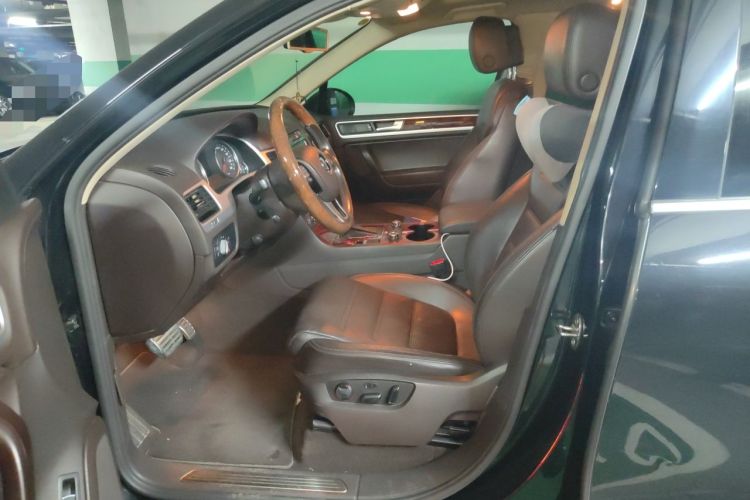 Used Volkswagen Touareg 2011 3.0 TSI Hybrid Left Front Seat