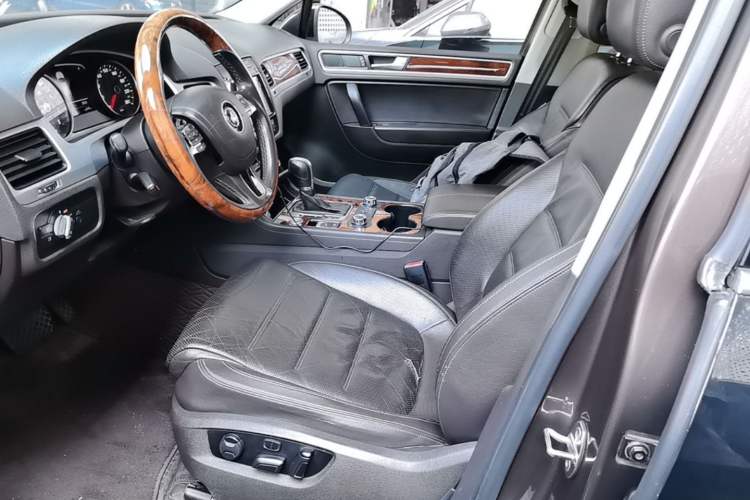 Used Volkswagen Touareg 2011 3.0 TSI Comfort Version Left Front Seat