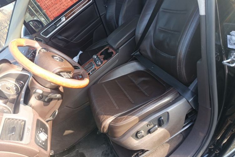 Used Volkswagen Touareg 2011 3.0 TSI Comfort Version Left Front Seat
