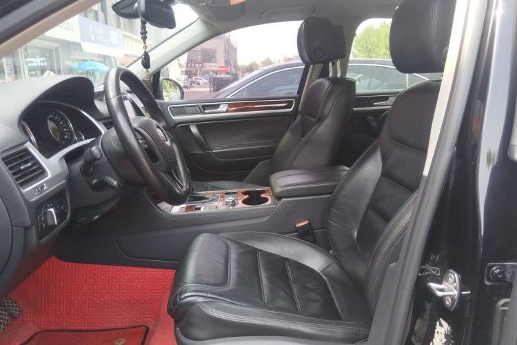 Used Volkswagen Touareg 2011 3.0 TSI Standard Version Left Front Seat