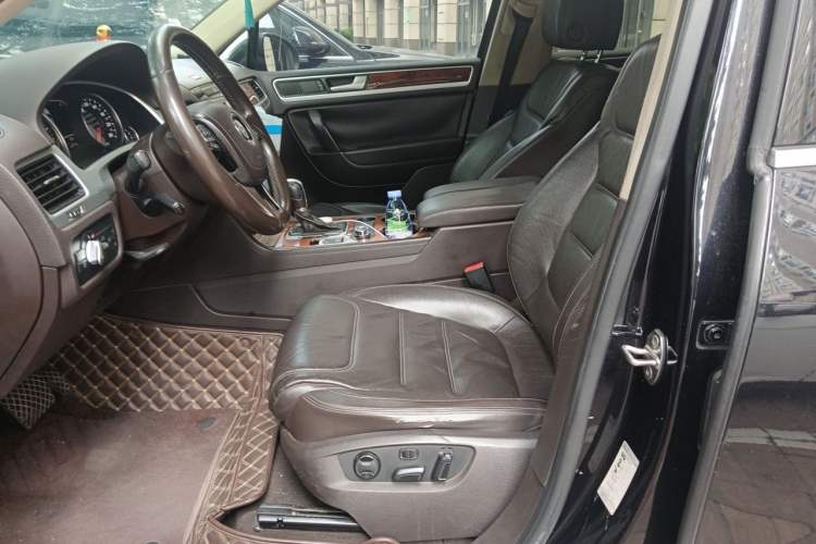 Used Volkswagen Touareg 2011 3.0 TDI Diesel Standard Version Left Front Seat