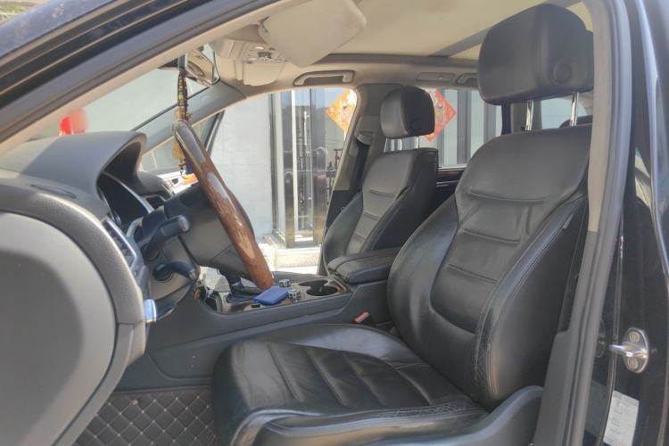Used Volkswagen Touareg 2011 3.0 TDI Diesel Comfort Version Left Front Seat