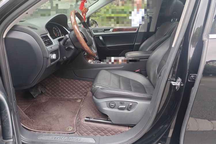 Used Volkswagen Touareg 2011 3.0 TSI Standard Version Left Front Seat