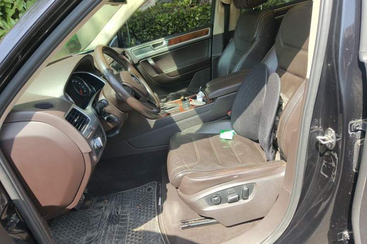 Used Volkswagen Touareg 2011 3.0 TSI Standard Version Left Front Seat