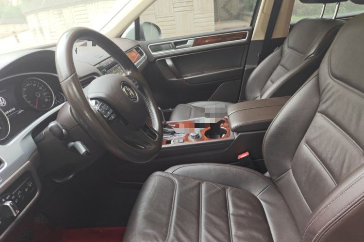 Used Volkswagen Touareg 2011 3.0 TSI Standard Version Left Front Seat