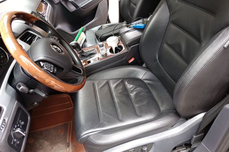 Used Volkswagen Touareg 2011 3.0 TSI High-End Version Left Front Seat