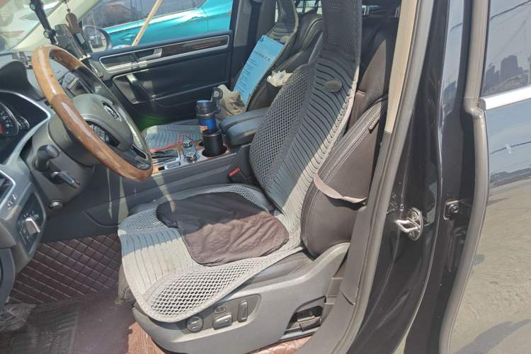 Used Volkswagen Touareg 2011 3.0 TSI High-End Version Left Front Seat